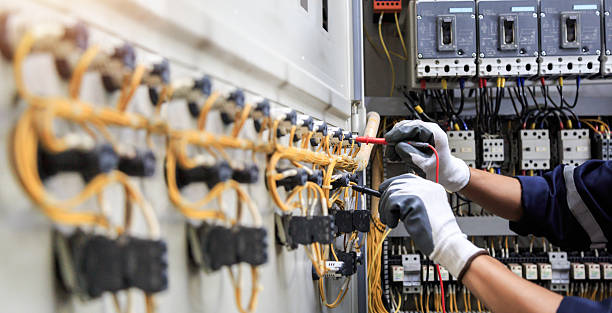 Professional Electrician technician working in Somonauk, IL